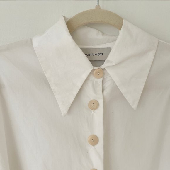 Elegant White Button-Up Blouse - Picture 2 of 4